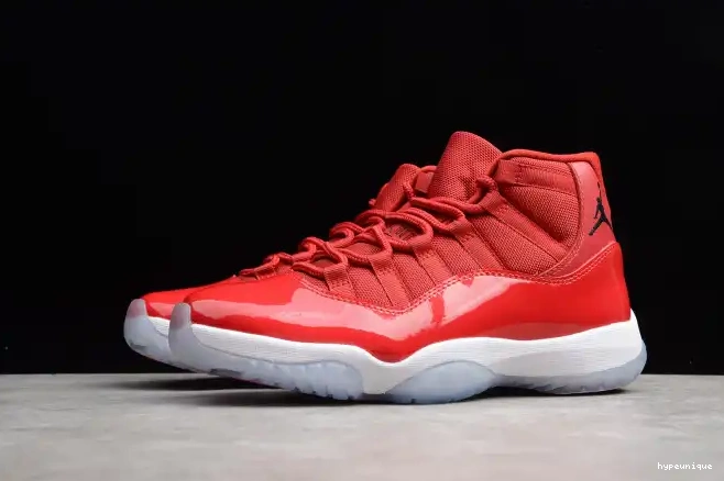 HYPE RetroGym 11 Air 378037-623 Red Jordan 0517
